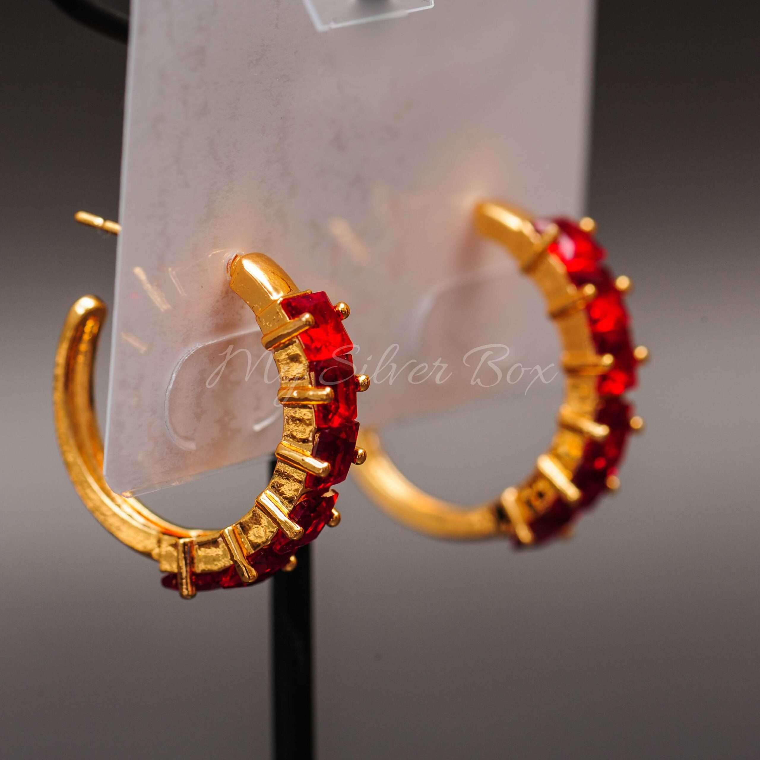 Loop earrings Gold with Red Zircon