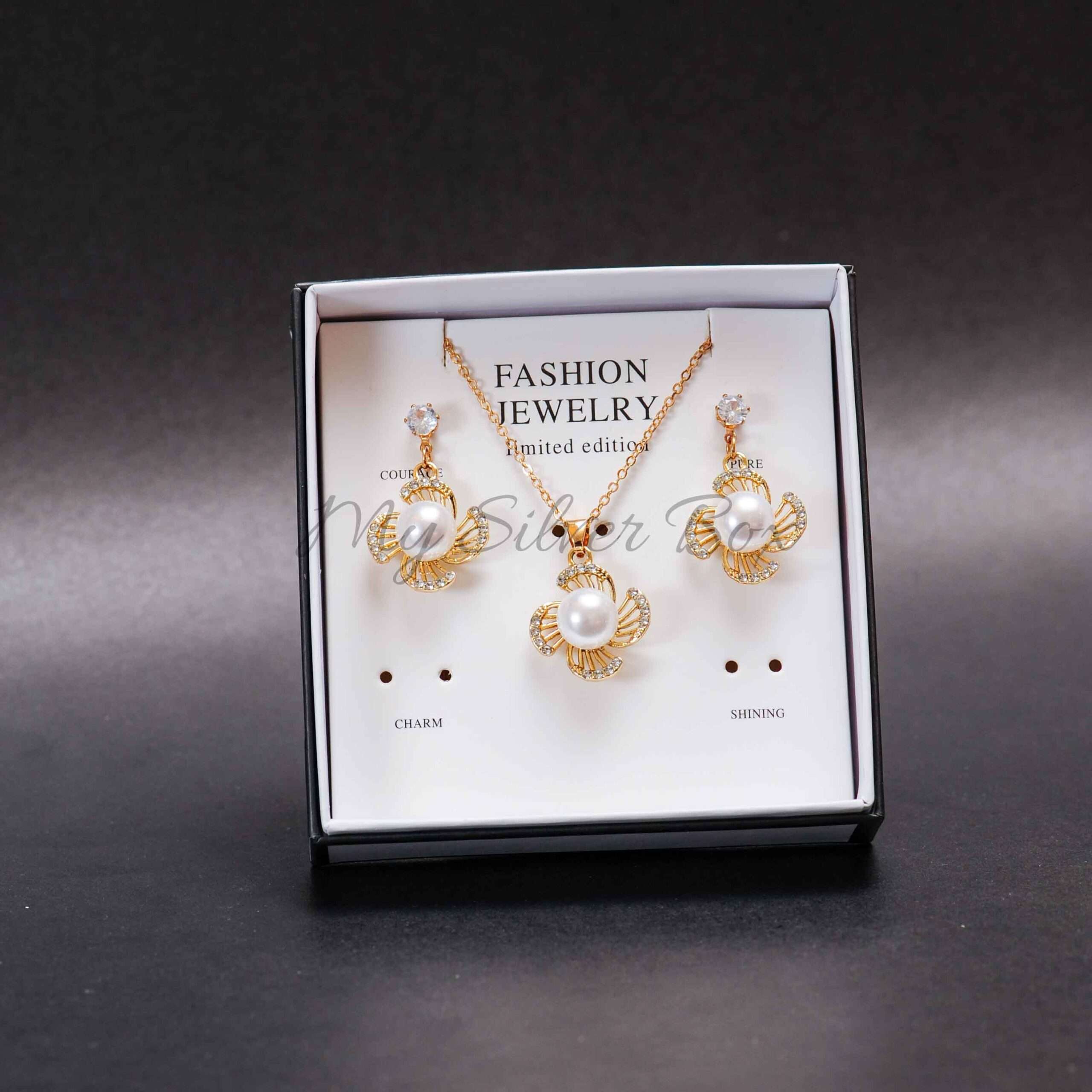 Golden Flower with Pearl (Gift Box)